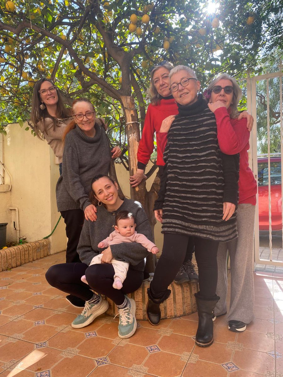 Hui hem fet l'assaig de rigor abans d'una actuació i a més amb una espectadora d'excepció. Us recordem que el pròxim 25 de gener farem el nostre homenatge a Vicent Andrés Estellés a Alzira.Les entrades ja estan a la venda notikumi.com/2025/1/25/sis-…