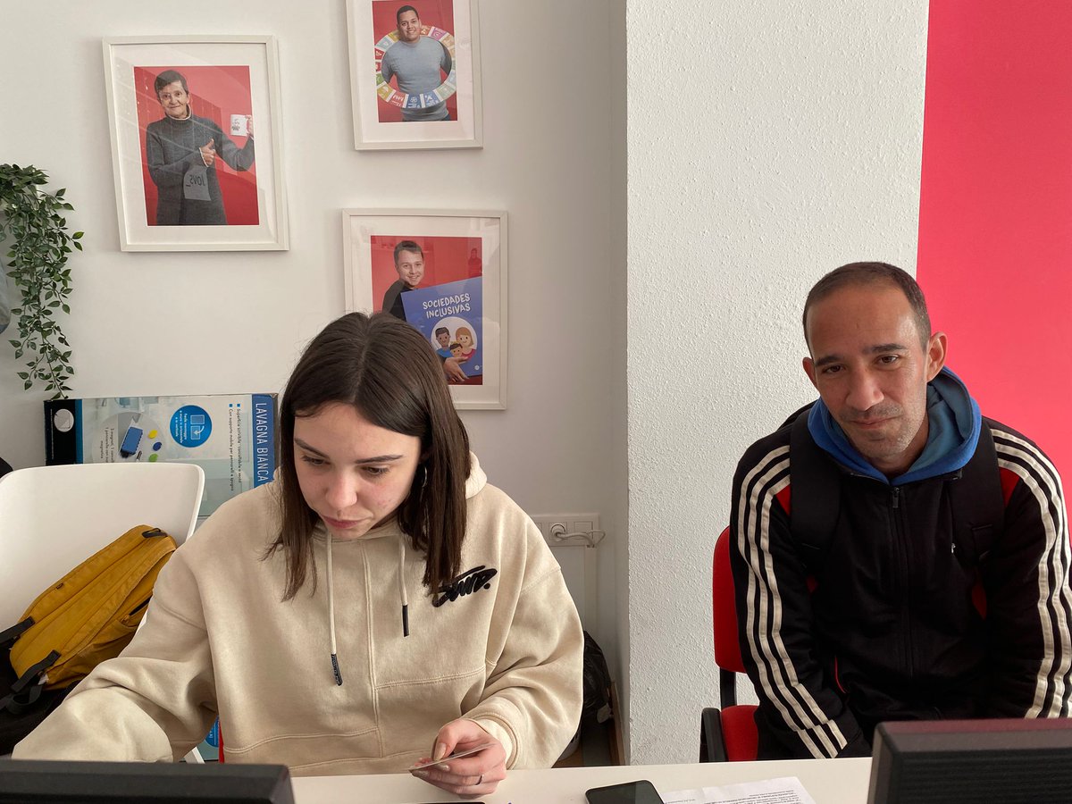 JOVESOLIDES's tweet image. 📍 Pide cita y descubre cómo la inclusión digital puede transformar el día a día.

📲682 47 66 96 València
📲649 900 708 Paterna
📲650 48 10 33 Elche

#RedEspaiTIC #Einclusión #BrechaDigital