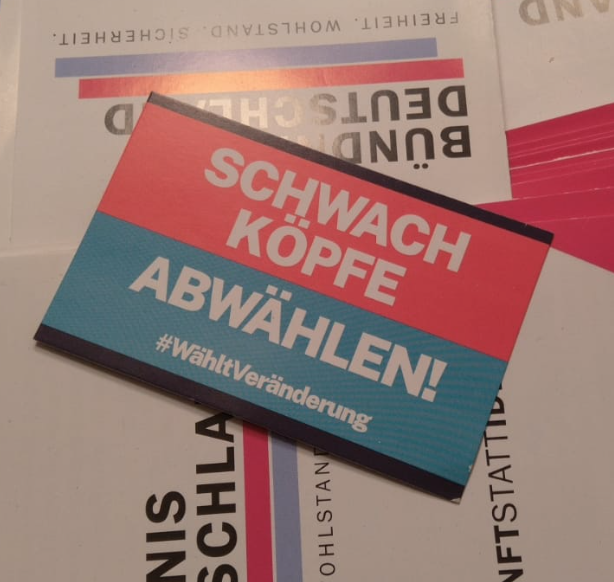 ChristianS58700's tweet photo. @bstroyden @MRuckschlo47050 @buendnisde @KaySchoenbach Wie hätten sie es denn gern? So? Oder grauer Hosenanzug? https://t.co/GiWgBrijFP