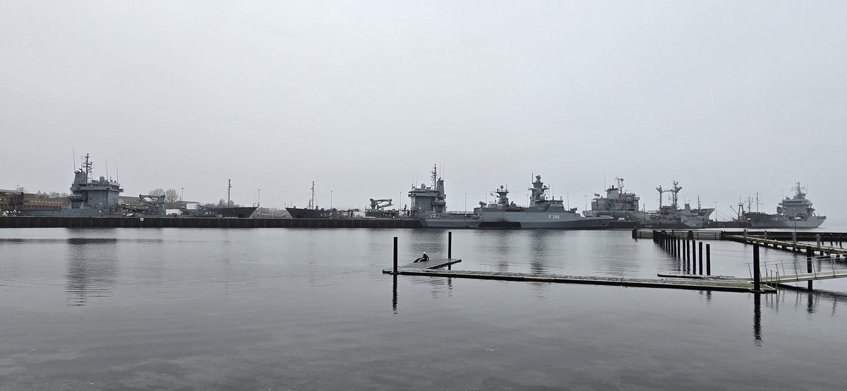 DarthFreder's tweet photo. 🇩🇪Kiel. #Naval base. The new German Navy #corvette #Braunschweig type #K130 Bauch 2 #F266 "#Emden" alongside for weekend.
New dakkadakka on foredeck.
#NVL #TKMS #GNY https://t.co/VXwnii3tsW