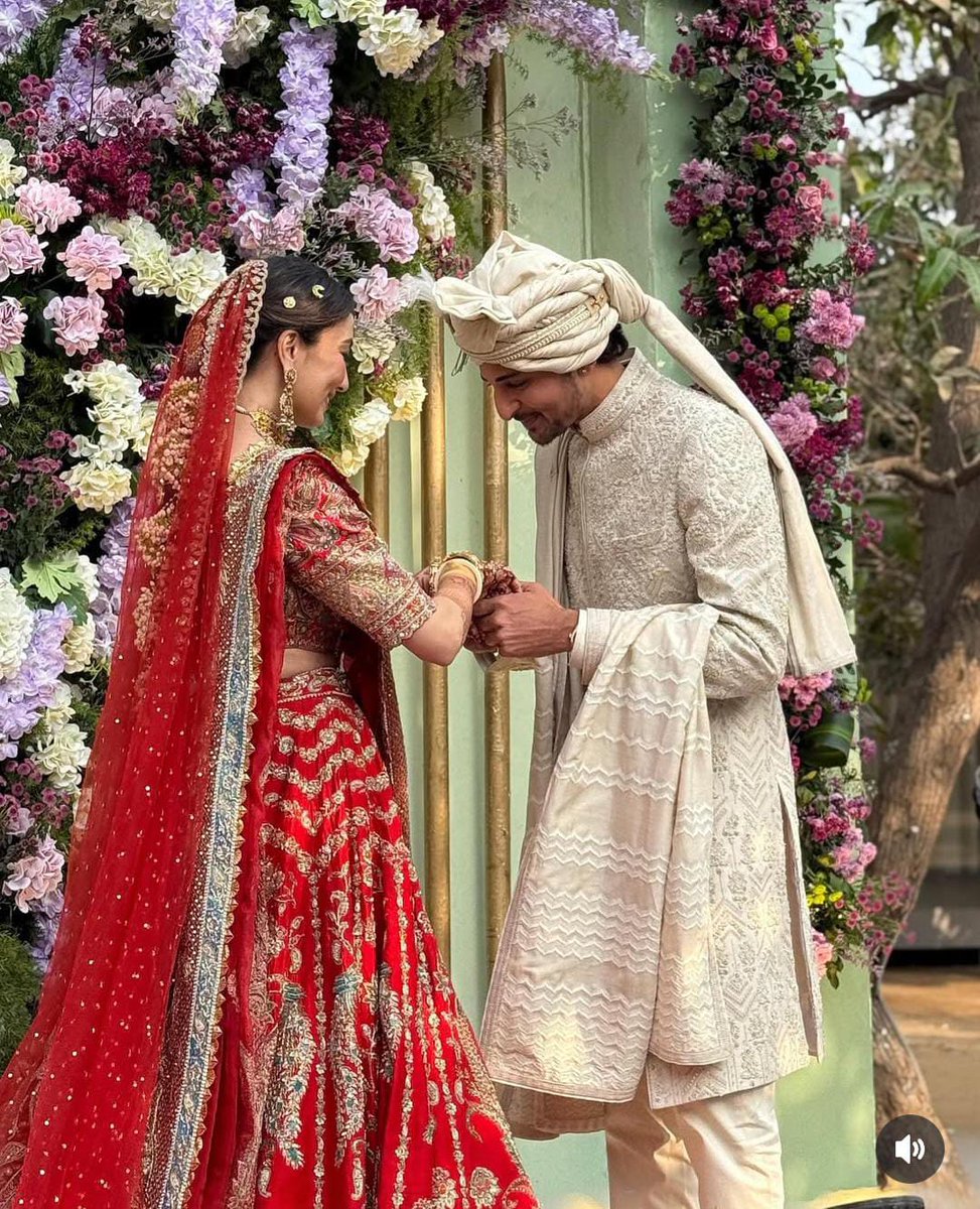 ngl, i am soooo happy darshan never hide her from us...yes, it was private but never a secret. They knew we knew and none of it came as a shocking or surprise for us. We have been waiting for DD to tie the knot and none knows it better than them 🌸💙

DD DAY 
#DDday