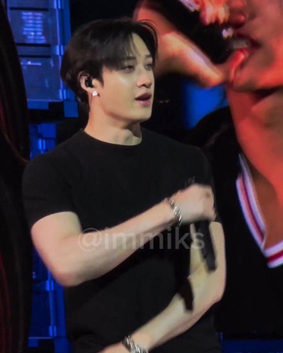 beyondyasmin's tweet image. BANG CHAN IS SO FAWKING FINE