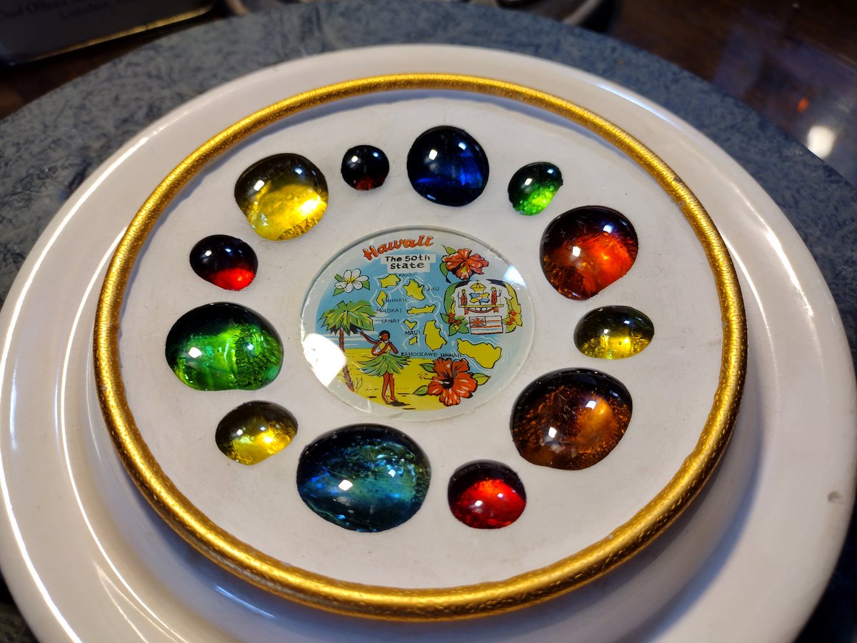 DannyFantod's tweet image. Isn&apos;t this pretty? Wife says the colored glass pieces are cabochons and they made these dishes for all the states. Too bad this one isn&apos;t for Kansas. 
#Vintage #Pickers