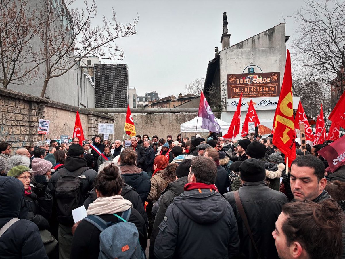LaFIParis's tweet photo. ✊ Enorme rassemblement cet après midi devant l'hôpital Bichat pour dénoncer la fermeture des hôpitaux Bichat et Beaujon. De nombreux élus, associations, militants, collectifs et soignants pour protéger notre système de santé. https://t.co/9jQPqgjMvV
