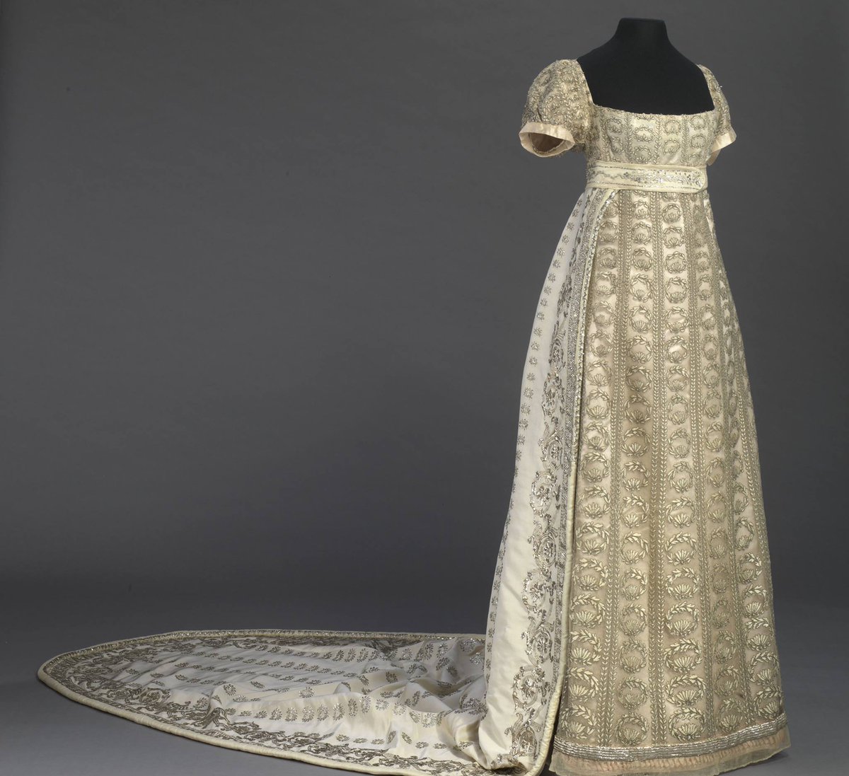Wedding dress of Queen Therese of Bavaria, 1810. Bayerisches Nationalmuseum.