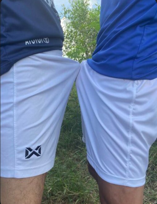 มีสายเหลืองคนไหน 
ที่ชอบภายนอก ไม่รุกไม่รับไม่อม 
แค่นัวๆๆ ถูๆๆไถๆๆ พลัดกันชัก เท่านั้นพอครับ