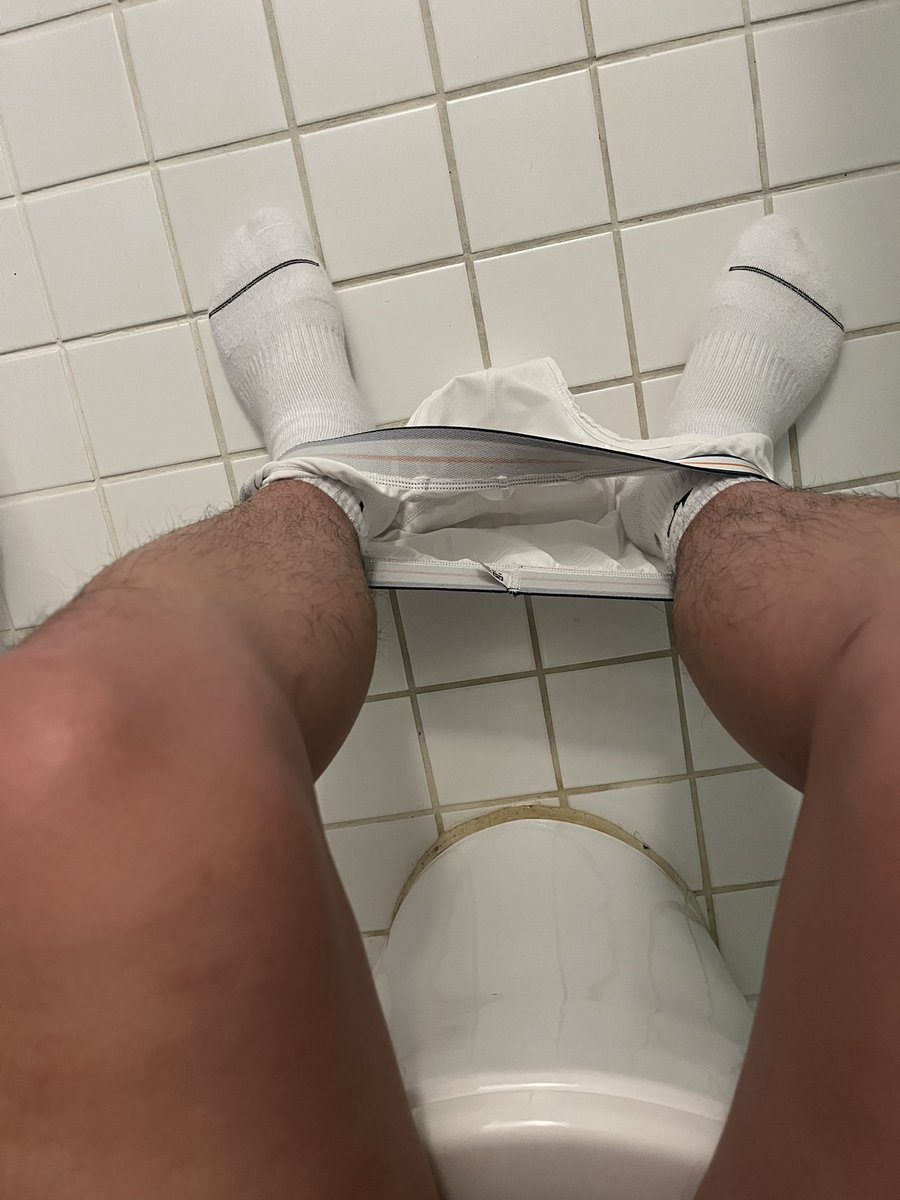 今天是白襪白內褲😜