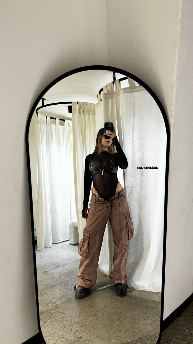 ǝʇsǝlǝɔ tweet media