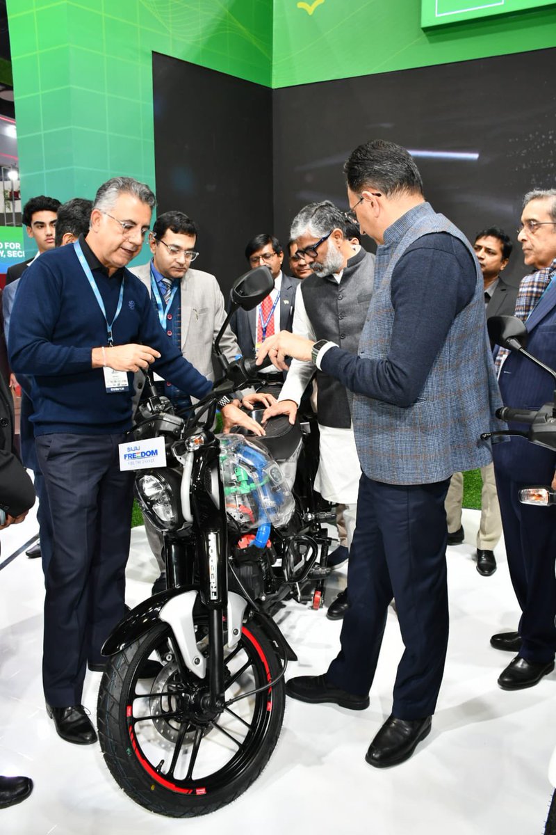 Jitin Prasada जितिन प्रसाद (@jitinprasada) on Twitter photo 📍 भारत मंडपम, दिल्ली
🗓 18 जनवरी, 2025
#BharatMobilityGlobalExpo2025 में भारत की Future of Mobility को देखना अत्यंत सुखद रहा। 🚗🇮🇳 इस दौरान राज्यसभा सदस्य श्री <a href="/MPNeerajShekhar/">Neeraj Shekhar</a> जी भी उपस्थित रहे।
प्रधानमंत्री श्री <a href="/narendramodi/">Narendra Modi</a> जी के नेतृत्व में देश ने गतिशीलता के क्षेत्र में 📍 भारत मंडपम, दिल्ली
🗓 18 जनवरी, 2025
#BharatMobilityGlobalExpo2025 में भारत की Future of Mobility को देखना अत्यंत सुखद रहा। 🚗🇮🇳 इस दौरान राज्यसभा सदस्य श्री <a href="/MPNeerajShekhar/">Neeraj Shekhar</a> जी भी उपस्थित रहे।
प्रधानमंत्री श्री <a href="/narendramodi/">Narendra Modi</a> जी के नेतृत्व में देश ने गतिशीलता के क्षेत्र में