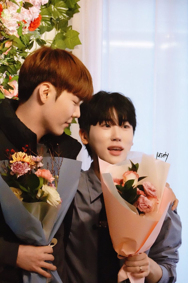 minty_jsh's tweet photo. 준성이 성호를 보는 눈빛이 너무 상냥한 거 아니에요?ㅠㅠㅠㅠㅠㅠ

#junsoengho 
#준성호 https://t.co/qUsSZ68FzY