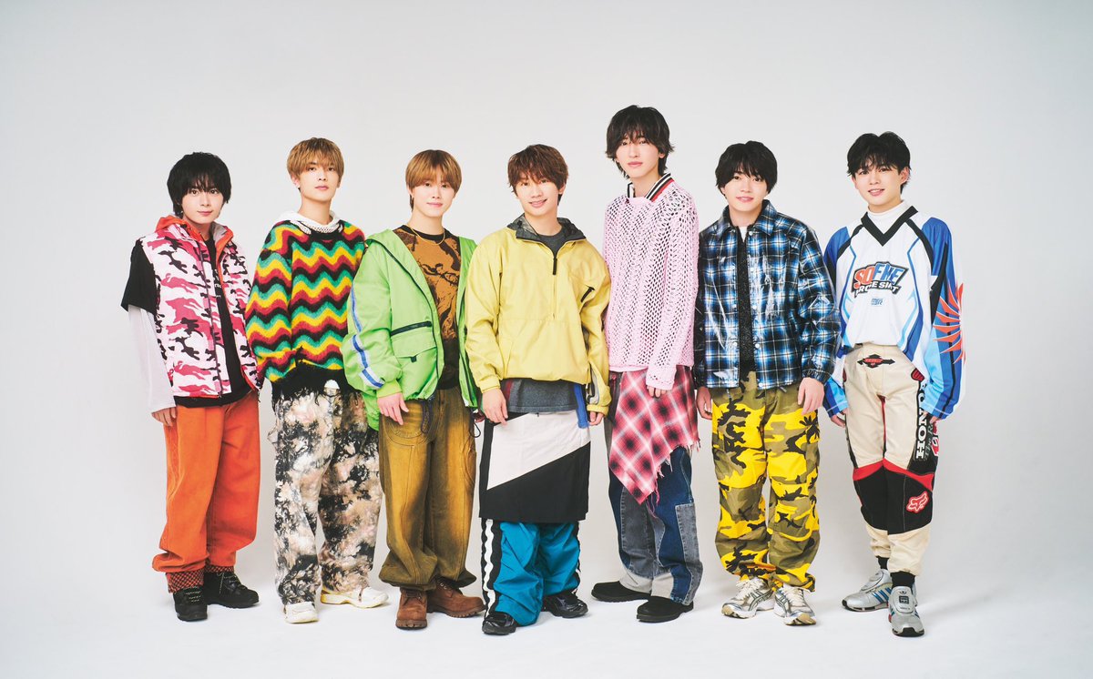 なにわ男子のこと何も知らないけどスタイリングヤバくて声出たと思ったらメンバー監修なの、終わった。見たことない色彩感覚してる。