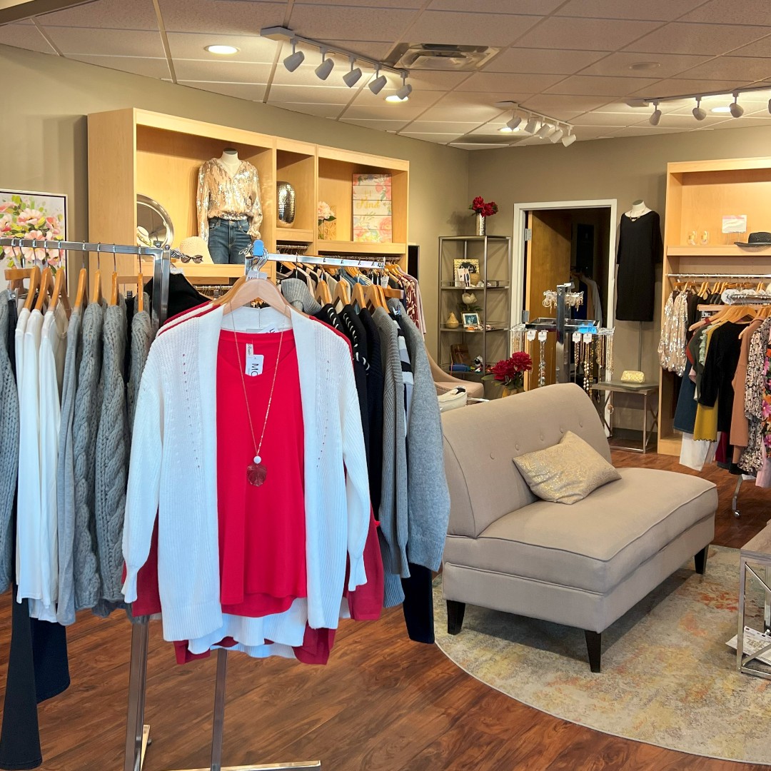 Time to shop small and support the local artisans and entrepreneurs of Cedar Rapids! Find your next favorite piece while helping our community thrive🛍️

➡️ tourismcedarrapids.com/blog/boutique-…

#thisisiowa #cedarrapids #fun #shoppingday #smallbusinesses #shoplocal