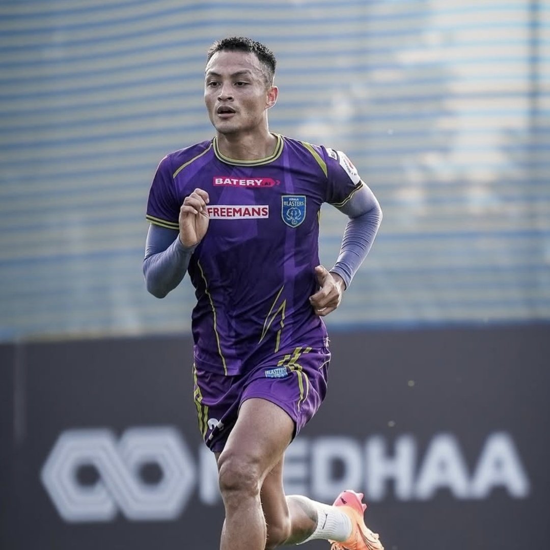 kevbmat's tweet image. Stupid Red Card my friend!

Any Headbutt is a red card. Alaeddine Ajaraie played well, Aiban should have not fallen for this trap. 

#KBFCNEUFC #ISL11