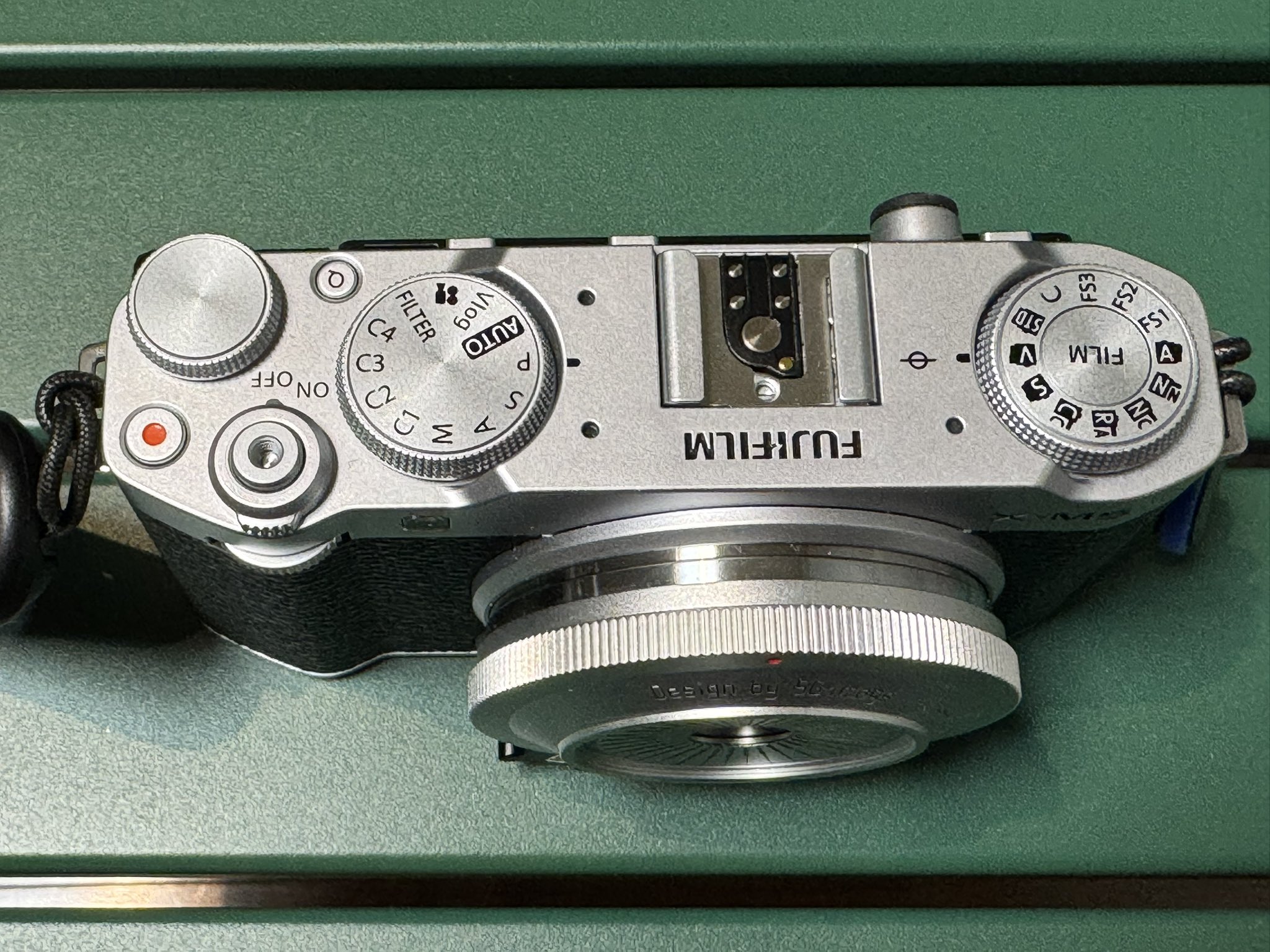 D40シルバーとパンケーキレンズ D40シルバーとパンケーキレンズ