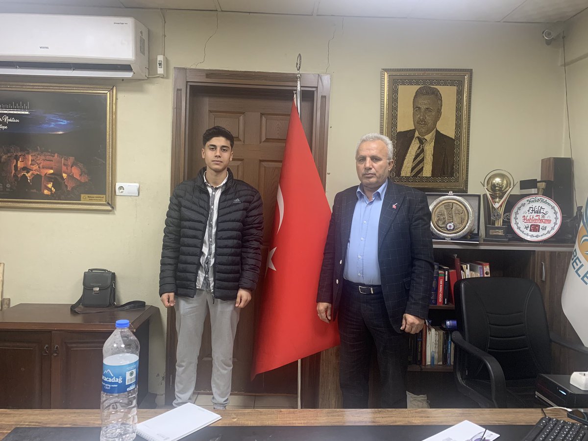 Sayın Muhtar İbrahim Halil Haktankaçmaz’ı oğlum Ahmet Yılmaz ile beraber ofisinde ziyaret ettik. İlgi ve alakasından dolayı çok teşekkür ederiz. 

#şanlıurfa <a href="/halilhktnkcmz/">Halil HAKTANKAÇMAZ 🇹🇷</a> <a href="/gobeklitepegyc/">Göbeklitepe Gazeteciler ve Yazarlar Cemiyeti</a>