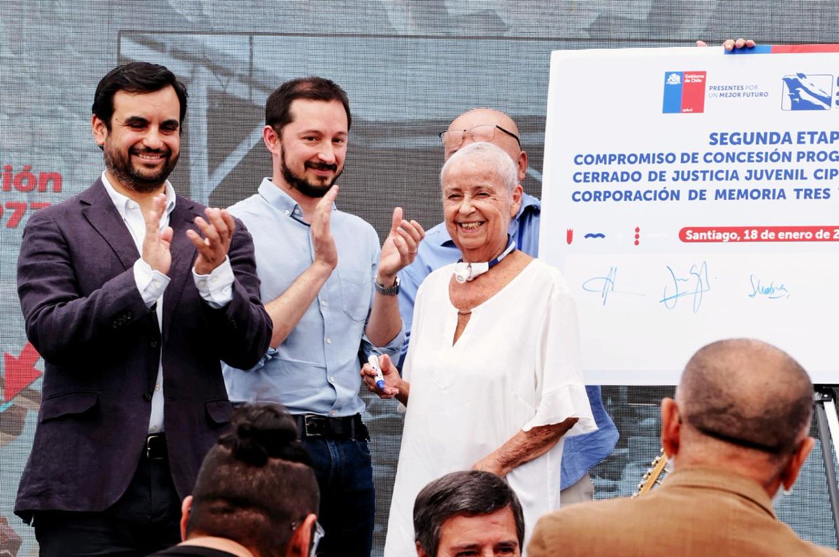 panchofigueroa's tweet photo. Hoy concretamos la segunda etapa de la entrega, con fines de preservación de la memoria, del sitio en el que funcionó el centro de detención y tortura 3 y 4 Álamos. Nuestro gobierno mantiene y profundiza su compromiso con los derechos humanos y el nunca más. https://t.co/VJUdX9Ldg1
