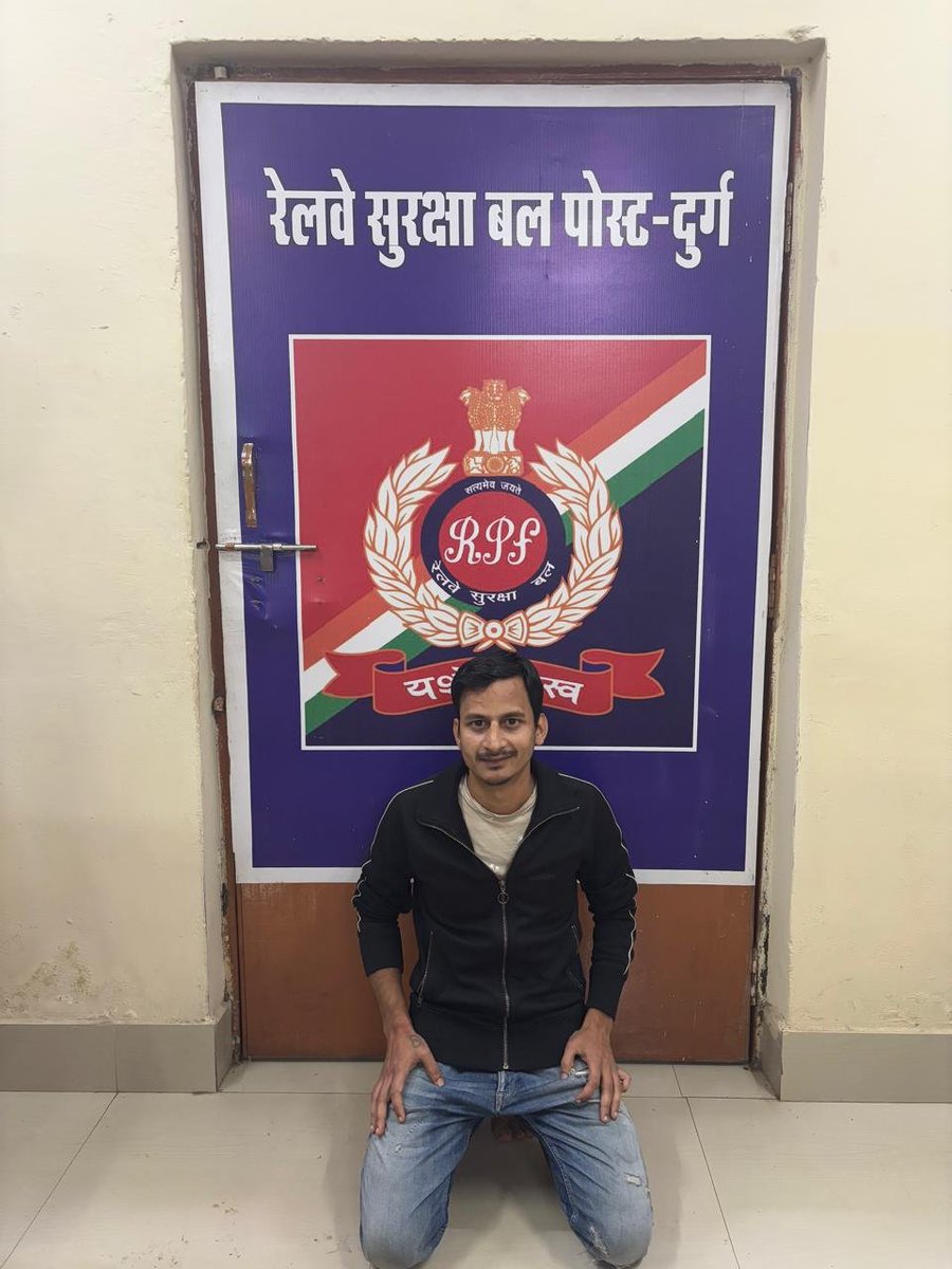 jsuryareddy's tweet image. Actor #Saif Ali Khan attack case: 

A suspect Akash Kanojia detained at #Durg railway station, Chhattisgarh in connection with #SaifAliKhan  knife attack case.

He was travelling to Bilaspur from Mumbai by Jnaneswari Express train, detained at Durg by RPF.

#SaifAliKhanAttacked