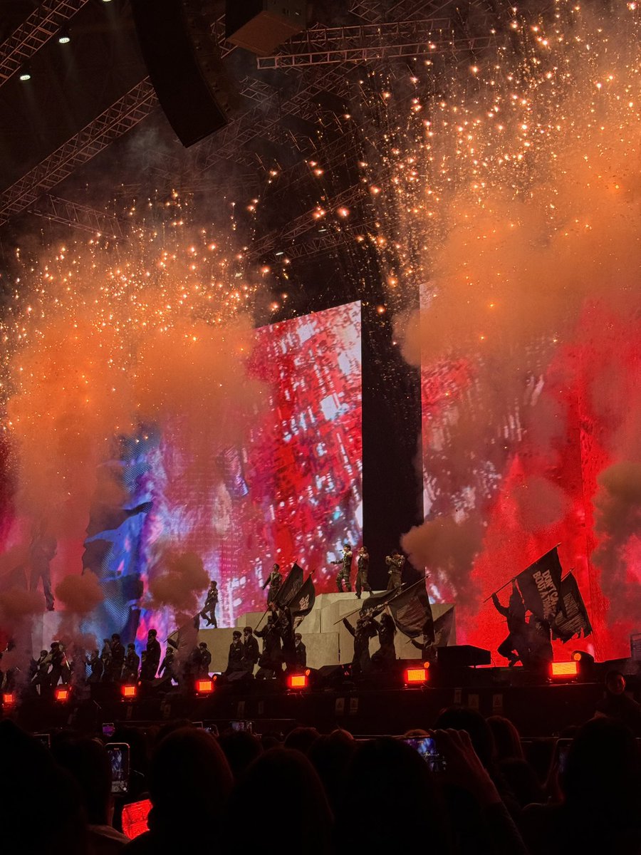 tuhkan bener2 cocok robohin gedung dpr