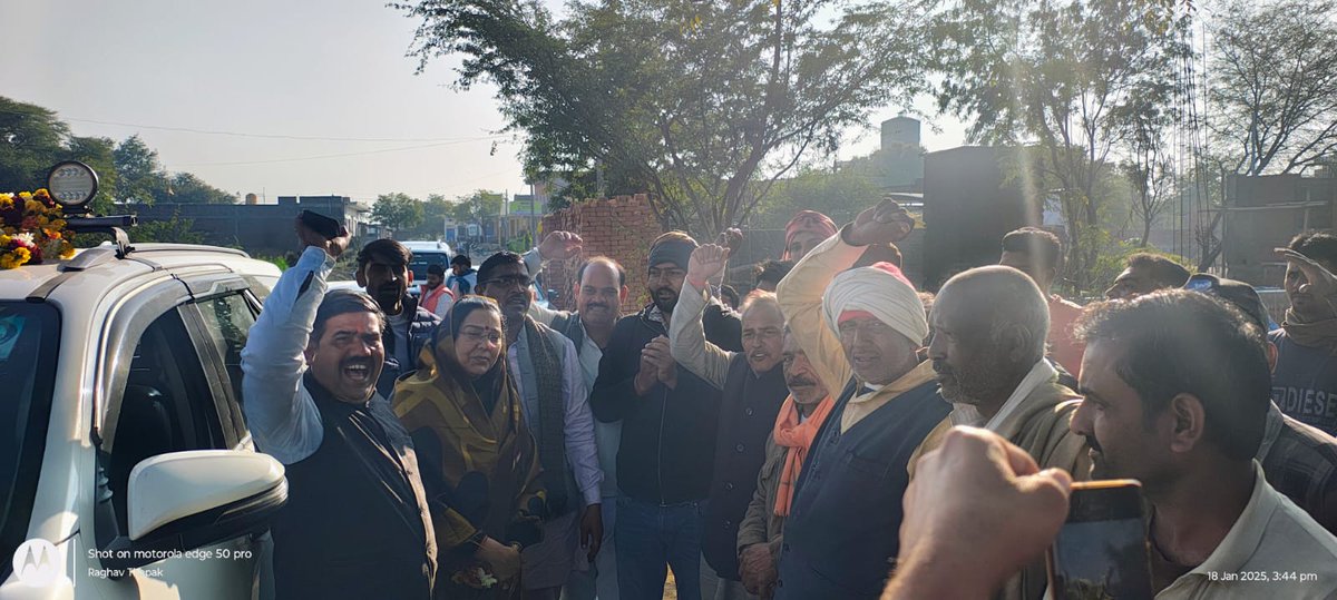 RayShandhya's tweet photo. अपने संसदीय क्षेत्र भांडेर में पार्टी के कार्यकर्ताओं एवं क्षेत्रवासियों द्वारा किए गए स्वागत एवं स्नेह से अभिभूत हूं। आप सभी का हार्दिक आभार...
#BhindDatiaLoksabha
#SandhyaRay #Bhander https://t.co/jeNYaeHE74