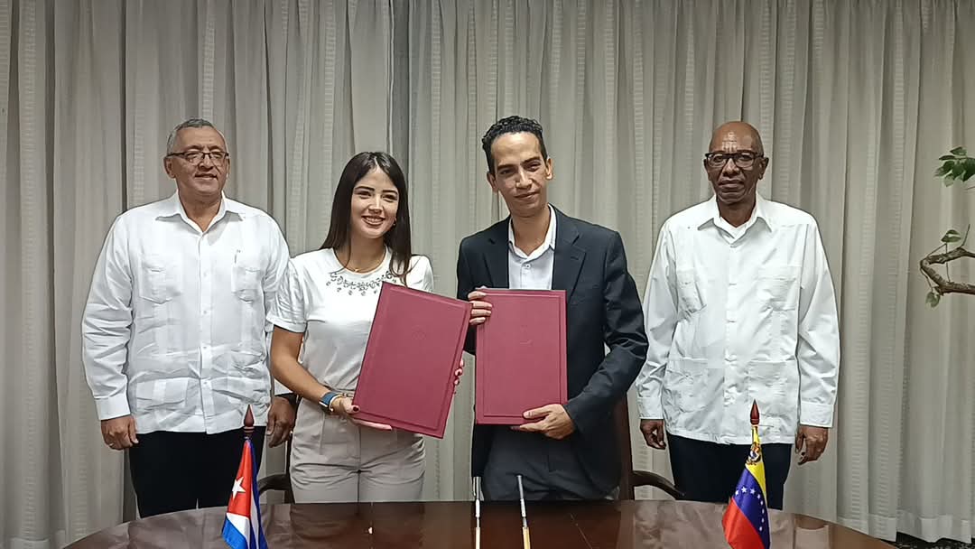 LeniuskaL's tweet photo. Firman entidades de #promoción de #Cuba y #Venezuela  memorándum de entendimiento, para impulsar las relaciones #comerciales y de negocios entre ambas naciones 🇻🇪🇨🇺. 

#Mincex #inversiones #negocios #internacional #exportaciones https://t.co/b6hTH7cuDc