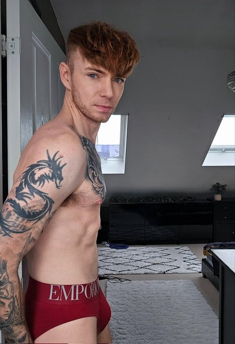 Watch James Hinchliffe's leaked NSFW photo on TwXstars