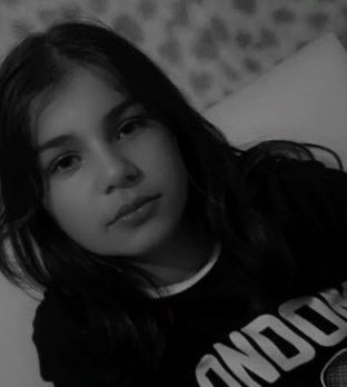 Bugün öğleden sonra ilçemizde, başıboş köpeklerin saldırısı sonucu hayatını kaybeden küçük yavrumuz Eslem Teker'in acısı, yüreklerimizi dağladı. Daha hayatının başında küçük bir çocuğun, böyle bir vahşetle karşılaşması, hepimizi derinden sarstı, yaraladı. Ailesine, arkadaşlarına