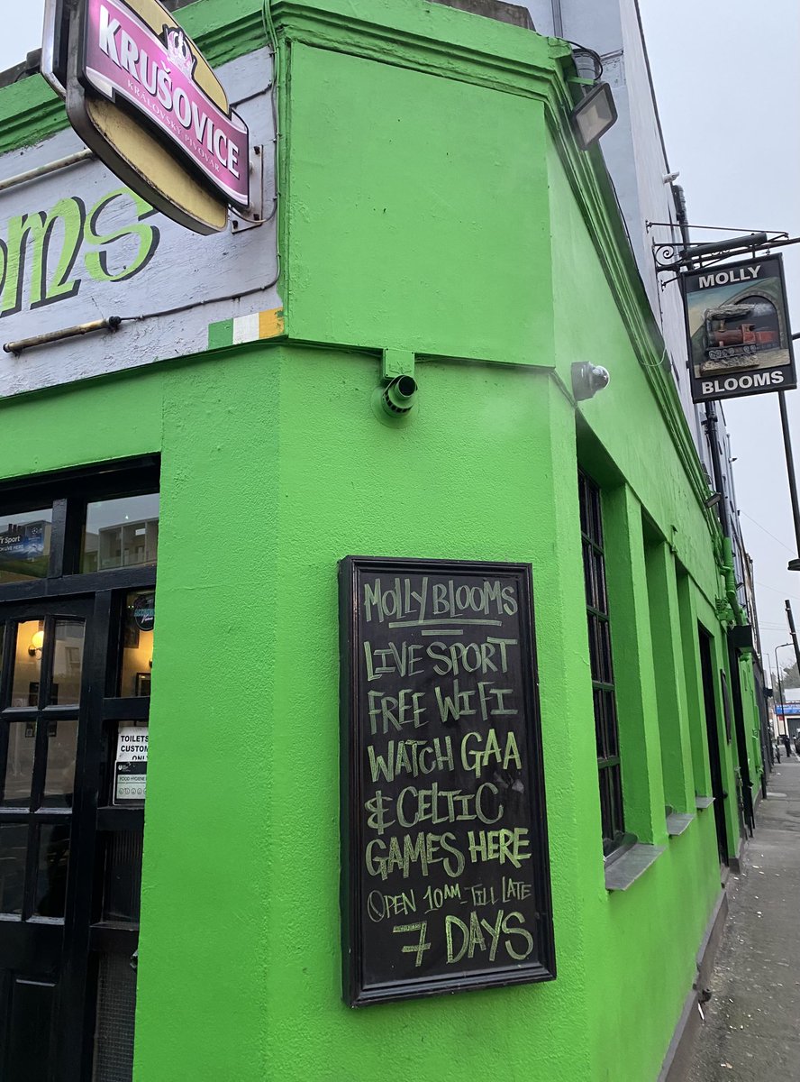 csc_underground's tweet image. A few of the UCSC Troops moonlighting down at Molly Blooms in north London this afternoon as we have a function to attend out east tonight. 

☘️💚🇮🇪