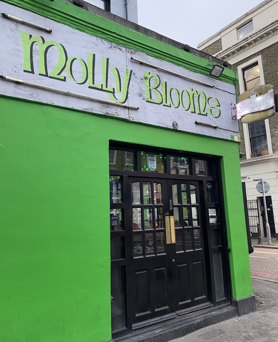 csc_underground's tweet image. A few of the UCSC Troops moonlighting down at Molly Blooms in north London this afternoon as we have a function to attend out east tonight. 

☘️💚🇮🇪