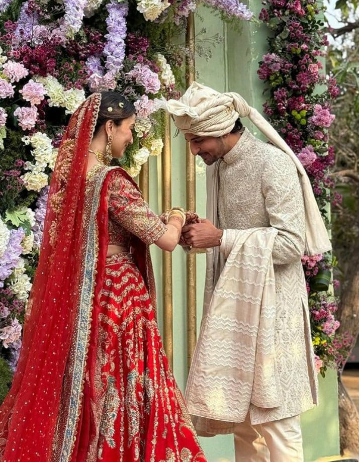 sakshiidz's tweet photo. Jhuk gaya main sajde mein tune jab palke jhapkayi 😭💗✨🧿 https://t.co/ZBv9aH5sBt