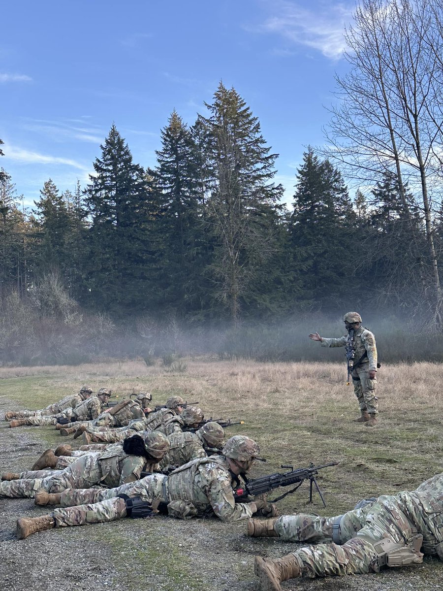 StevenJWard855's tweet photo. Train together, win together 🇺🇸🫡💪 
Soldiers with 42nd MP Brigade conducted team trainings, preparing for future missions while strengthening the bonds that make them a unified team. Training isn’t just about readiness—it’s about trust, teamwork, and shared purpose. https://t.co/kyyny3Y4EC