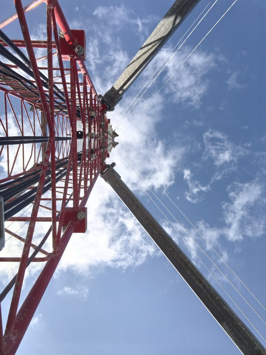 Cada radiobase se equipa c módulos de baterías q extienden su funcionamiento en fallas del suministro eléctrico
⚡Horas según consumo energético y estado técnico
⚡Baterías cuestan en mercado internacional💵 e/ 8 y 13% del total d radiobase y exige recambio cíclico
#EtecsaConCuba