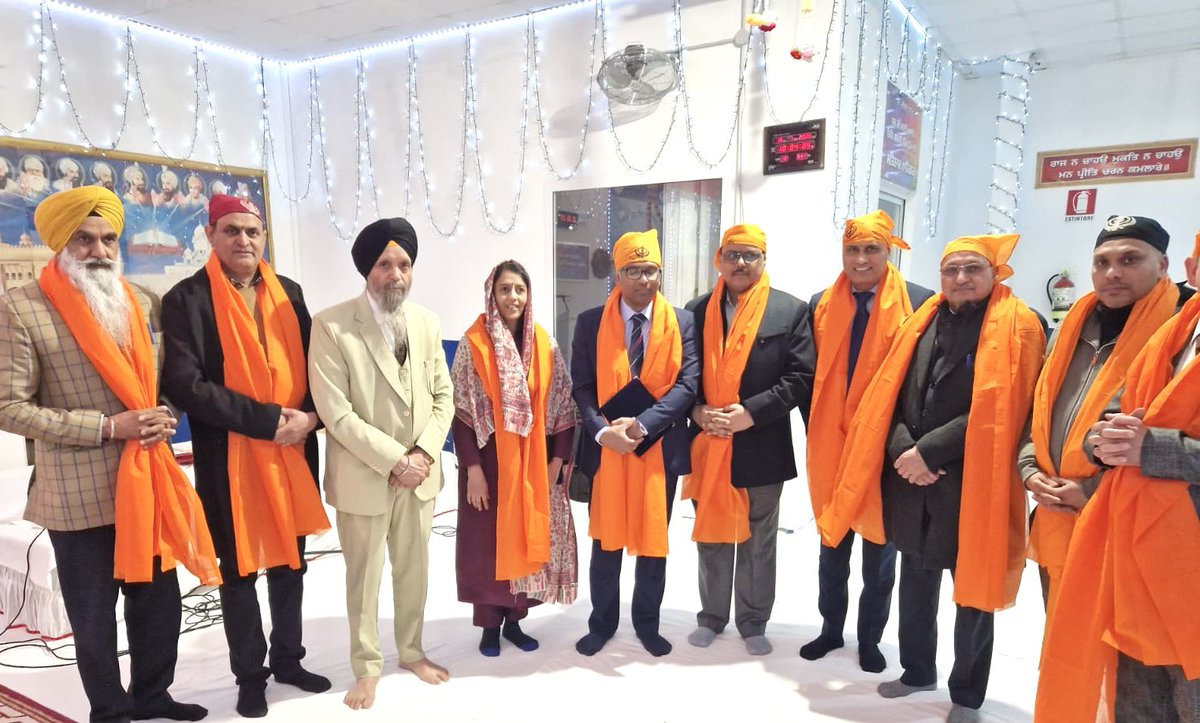 IndiainItaly's tweet photo. Gurudwara Sri Guru Ram Das Niwas in #Chiampo warmly welcomed Ambassador Vani Rao and Consul General @CGIMilan Lavanya Kumar. Indian community in #Vicenza is preserving their culture & traditions even as they smoothly integrate with the ecosystem in Italy. https://t.co/3M4H9cEGPE