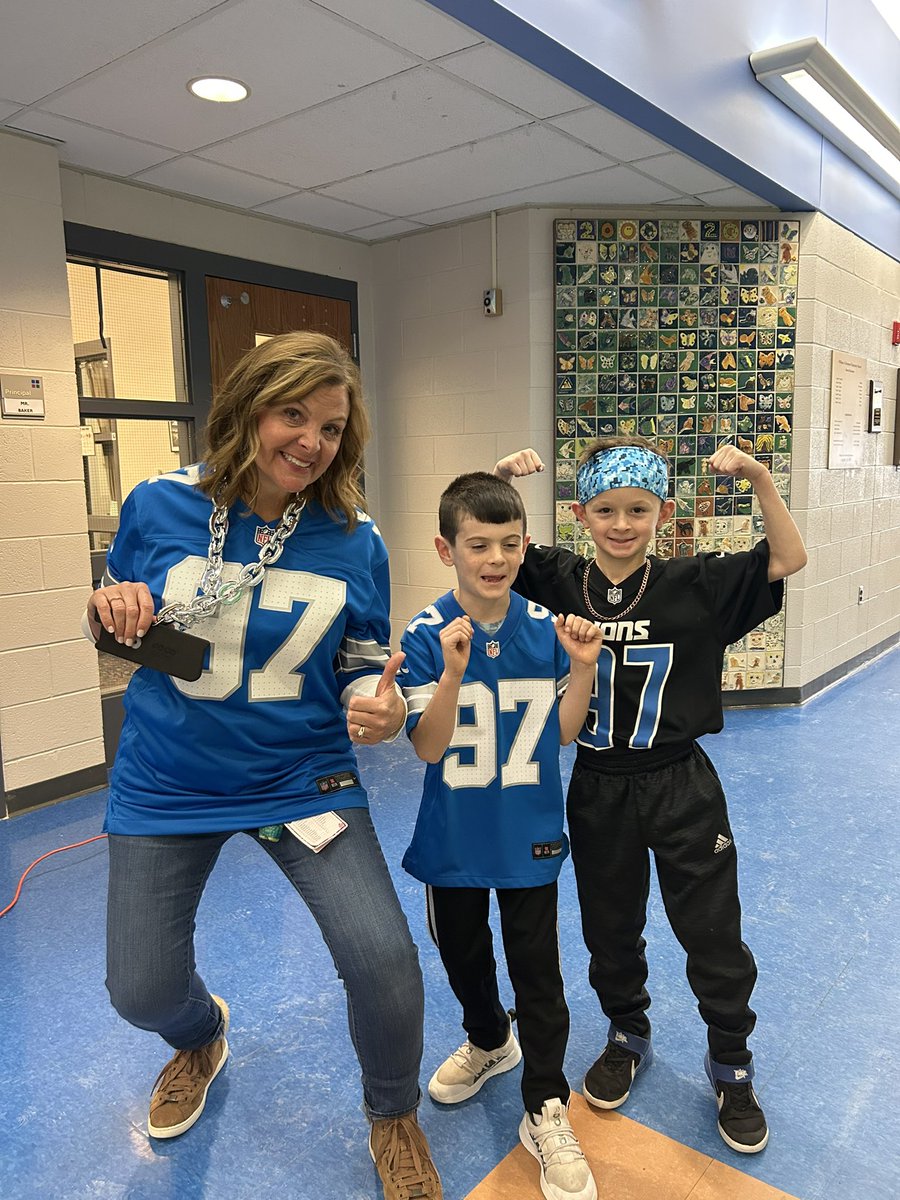 shaefferclass's tweet photo. Gooo Lions!! Great day cheering on the Lions! https://t.co/3YDqISXGYf