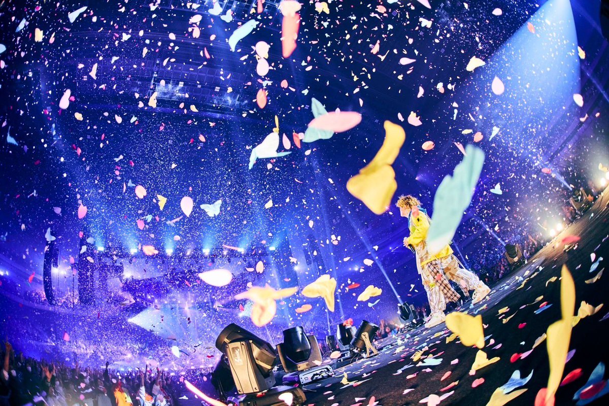 Vaundy_AWS's tweet photo. #Vaundy 🦱

1/18 sat.
one man live ARENA tour “FUSION”
at SAITAMA SUPER ARENA

THANK YOU!!

📸 日吉"JP"純平 / 太田好治

-

📱明日!! ライブの模様をフル生配信!!
https://t.co/GnhpUDXVtN

配信中!! 3/5 CD発売
TVアニメ「SAKAMOTO DAYS」OP
「#走れSAKAMOTO」
🎧https://t.co/YI1eIMKeDE

#Vaundy_FUSION