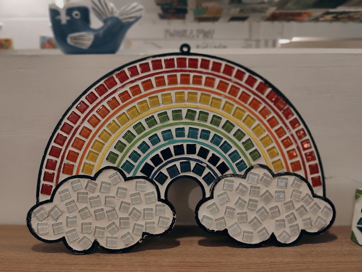 Tanv_ism's tweet photo. Went to Playful Palette cafe today for lunch, was surprised that I can make some art work along with eating food. Mosaic crafts, paintings vases and tote bags among a few things! Food was average at best but the place looked aesthetic! 6/10 https://t.co/IIVfzL2Qd2