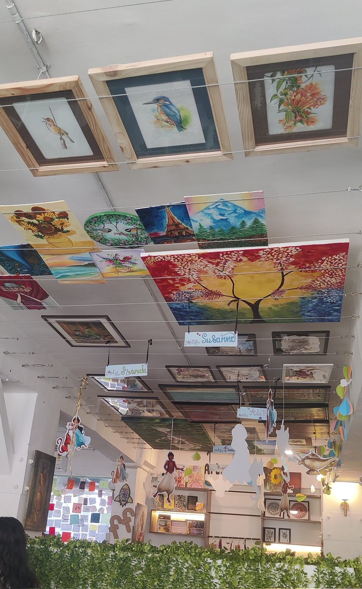 Tanv_ism's tweet photo. Went to Playful Palette cafe today for lunch, was surprised that I can make some art work along with eating food. Mosaic crafts, paintings vases and tote bags among a few things! Food was average at best but the place looked aesthetic! 6/10 https://t.co/IIVfzL2Qd2
