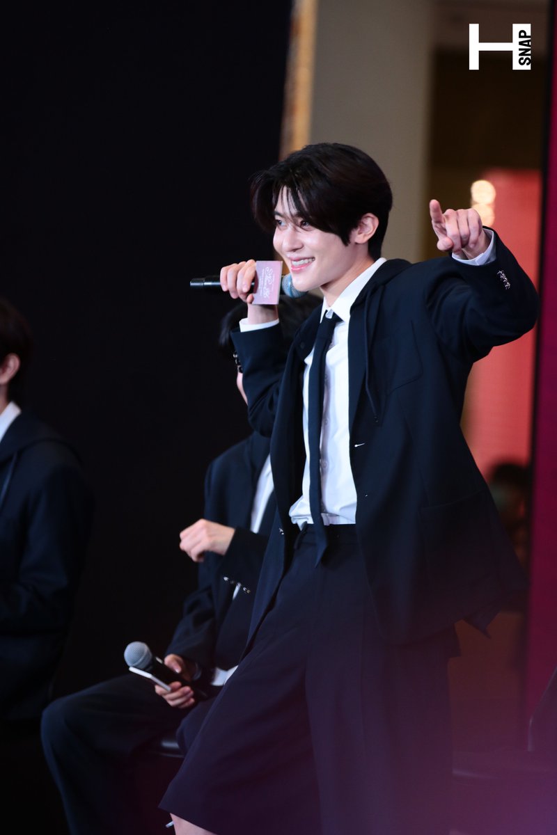 h_snaps's tweet photo. Let's go 시온! 🩷

#SION #시온 #シオン
#NCTWISHinBANGKOK #THEDnDxNCTWISH
#hsnaps https://t.co/X4ahYGQH0G