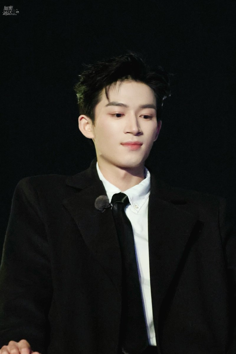 FKShi's tweet photo. Another candid photo of #WangXingYue attend special event of TV Series #五福临门/ #WuFuLinMen/ #PerfectMatch.
~Weibo 18 Jan 2025~ https://t.co/IyDvFEtpmZ