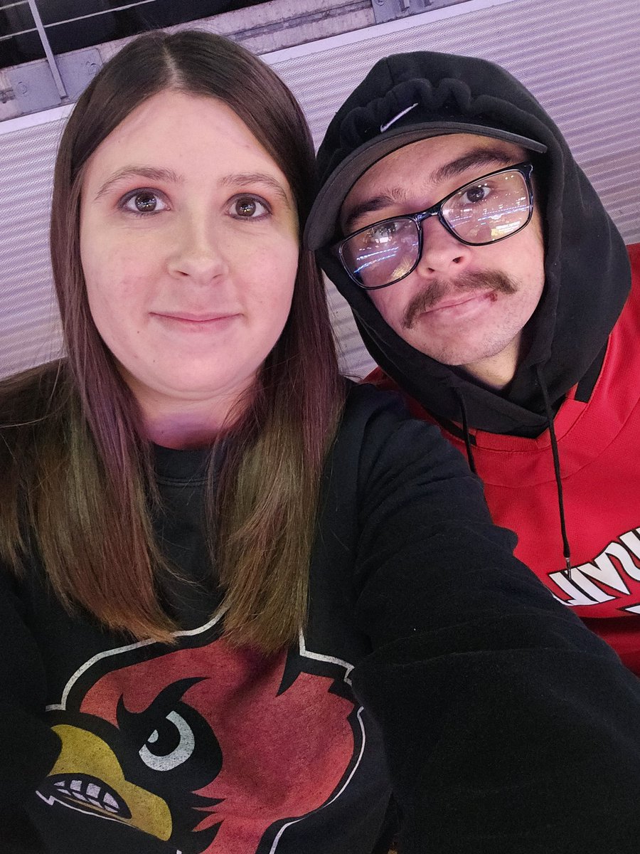 EricaElls1's tweet photo. Let's Go Cards!! #L1c4 #GoCards #beatVirginia https://t.co/bSIV0FhCM0