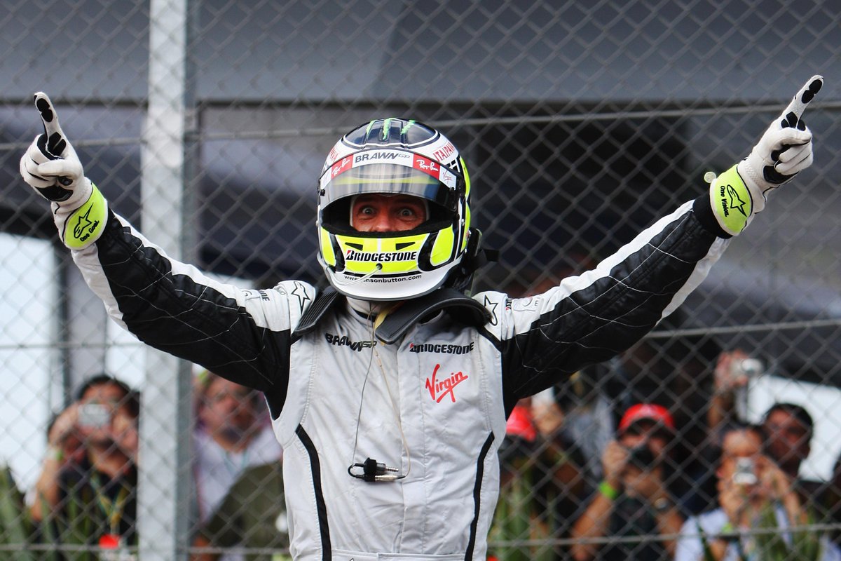 alpineclub_esp's tweet photo. ¿Cómo pudo un equipo comprado por 1 libra esterlina conseguir ser campeón del mundo de F1?

👉La loca historia de Brawn GP, ​​el equipo sin patrocinadores ni dinero que logró lo imposible:

- contexto
- sin dinero, sin motor
- el doble difusor
- una hazaña inimaginable

Hilo👇 https://t.co/Ehd8gTzKcp