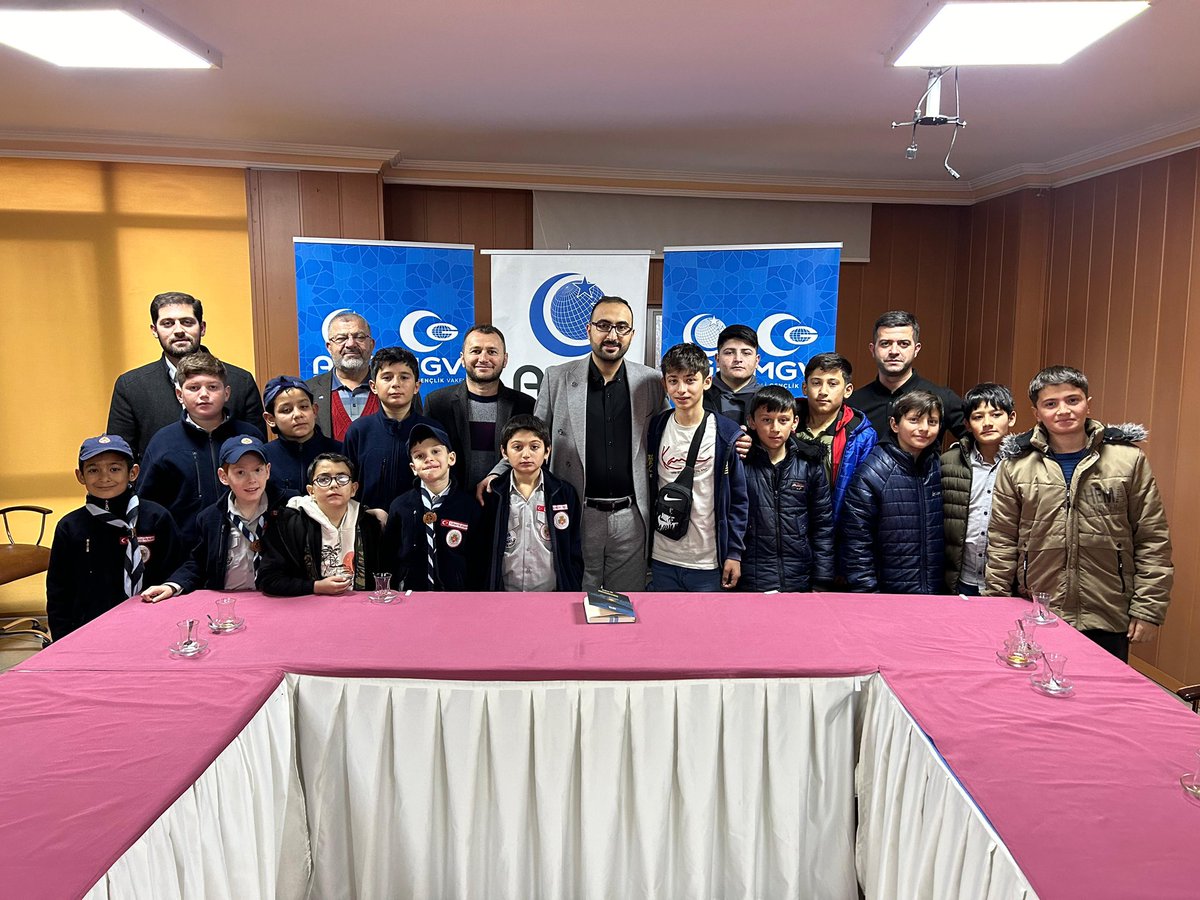 agdkonyasubesi's tweet photo. Güneysınır İlçe Ortaokullar Komisyonundan gençlerimiz Şube başkanımız Durmuş Ali Kara’yı ziyaret etti. https://t.co/a8sO7zxyB0