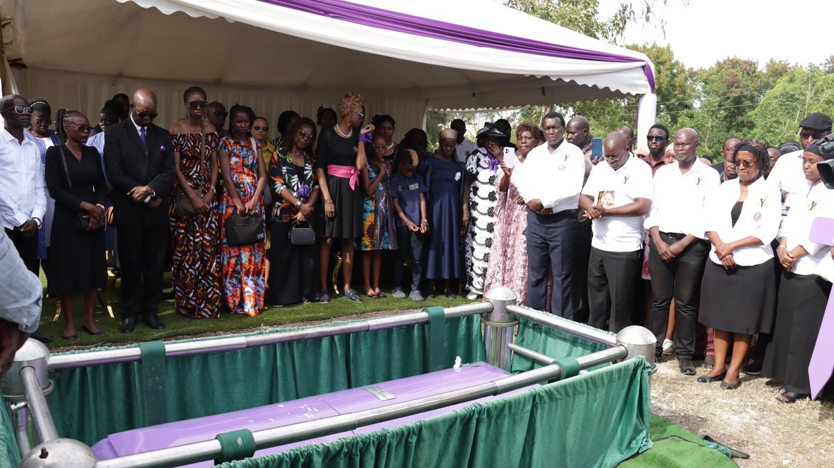 HakiKNCHR's tweet image. Heartfelt moments from the graveside as we bid a final farewell to the late Roseline Odede, HSC. Her legacy of justice, compassion and unwavering service will forever inspire us.