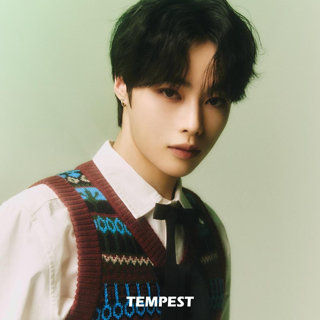 TOP100KPOP's tweet photo. Happy 27th birthday to TEMPEST's HANBIN! 🥳🎉 https://t.co/YMyoRWPS6y