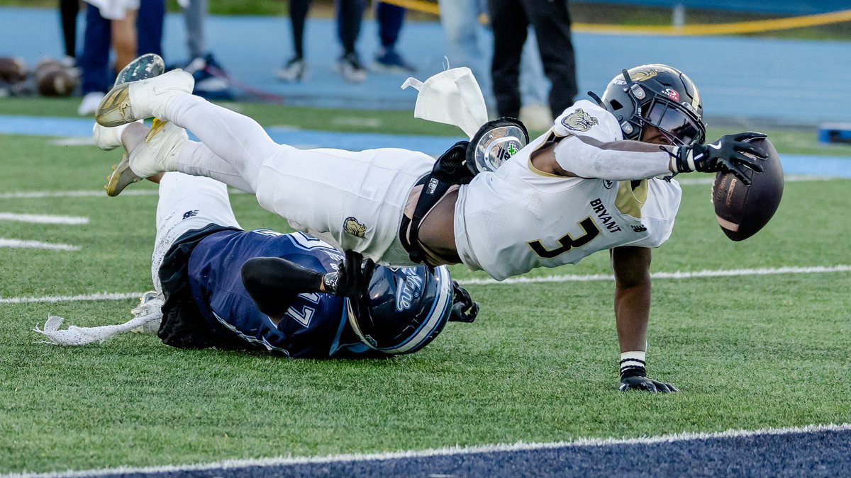 BryantUFootball's tweet photo. Fighting for every inch. https://t.co/3q1lR3wvyq