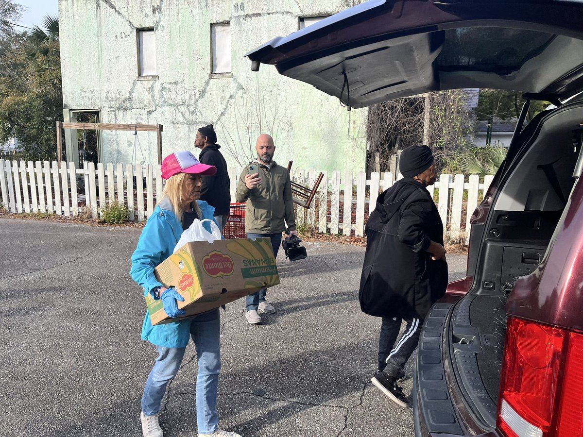 Melissa Ross (@melissainjax) on Twitter photo Really enjoyed taking part in the #MLKWeekendofService led by <a href="/MayorDeegan/">Mayor Donna Deegan</a> and organized by <a href="/unitedwaynefl/">United Way of Northeast Florida</a>. Hundreds of families in need are being fed thanks to the work of many dedicated volunteers and <a href="/FeedingNEFL/">Feeding Northeast FL</a>! Really enjoyed taking part in the #MLKWeekendofService led by <a href="/MayorDeegan/">Mayor Donna Deegan</a> and organized by <a href="/unitedwaynefl/">United Way of Northeast Florida</a>. Hundreds of families in need are being fed thanks to the work of many dedicated volunteers and <a href="/FeedingNEFL/">Feeding Northeast FL</a>!
