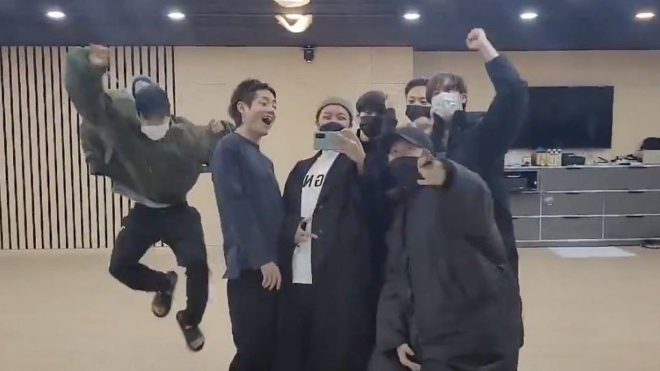 yooniskoo's tweet photo. a bond that no one could ever break <3 https://t.co/svOlBsWV6T