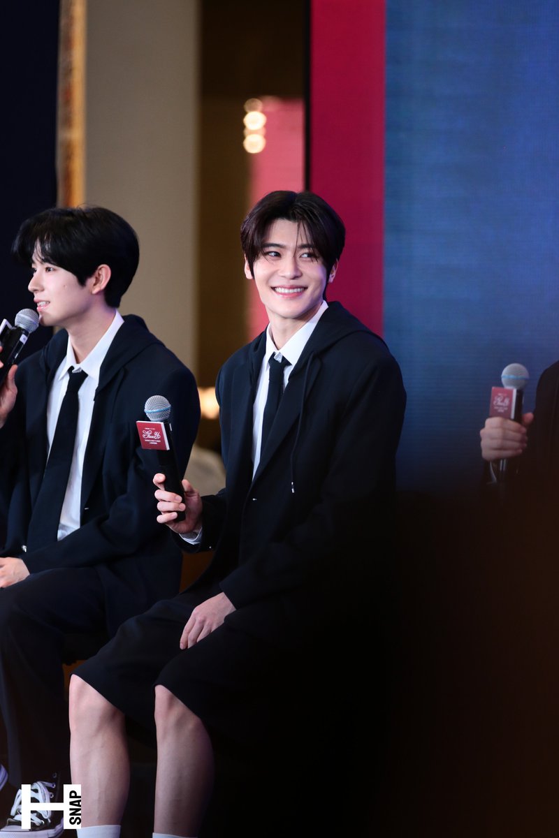 h_snaps's tweet photo. 250118
You smile, I melt.

#SION #시온 #シオン 
#NCTWISHinBANGKOK #THEDnDxNCTWISH 
#hsnaps https://t.co/cty2WoFfDT