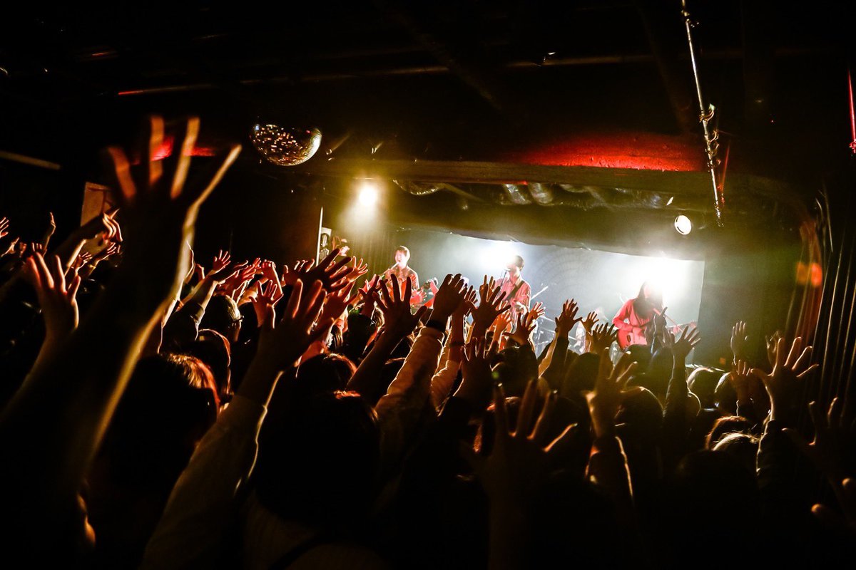 honkidance's tweet photo. ￣￣￣￣￣￣￣￣￣￣￣￣
夜の本気ダンス
 「ENISHING GOES」TOUR
＿＿＿＿＿＿＿＿＿＿＿＿＿

ツアー始まりました🚙
初日広島ありがとうございました🍁
良いツアーになりそうです🕺
明日は福岡！お待ちしてます✨

📷@sykdisco https://t.co/0RdE6xAfKU