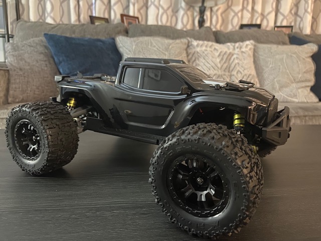 EngageWill's tweet image. Finally... The virgin Rlaarlo Carbon Fiber Omni Terminator in all her glory. No dirt, no scratches, no dents... yet. Listed top speed of around 38 mph but the goal is to get her passed 50 mph with upgrades. 
#Rlaarlo #OmniTerminator  #RCCars #RCBasher
