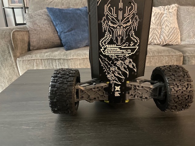 EngageWill's tweet image. Finally... The virgin Rlaarlo Carbon Fiber Omni Terminator in all her glory. No dirt, no scratches, no dents... yet. Listed top speed of around 38 mph but the goal is to get her passed 50 mph with upgrades. 
#Rlaarlo #OmniTerminator  #RCCars #RCBasher